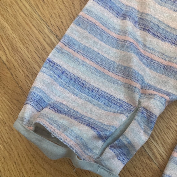 W's Patagonia Striped Sun Shirt Hoodie - Picture 4 of 6